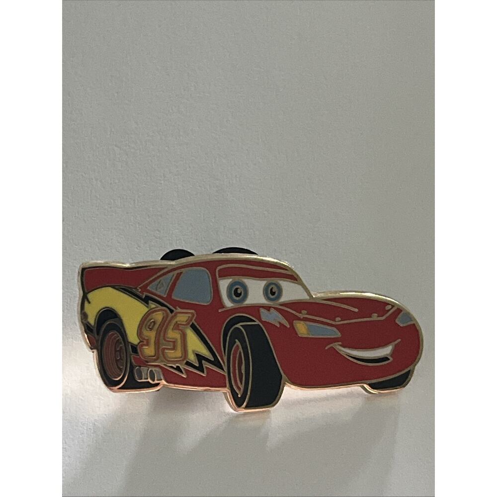 Disney World Parks Pixar Lighting McQueen Car Pin Vintage 2006